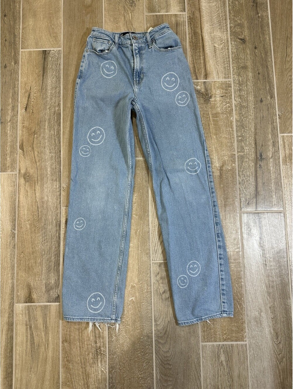 Hollister California Ultra High Rise Dad Jean Smiley Face Baggy Women 00R. -062-